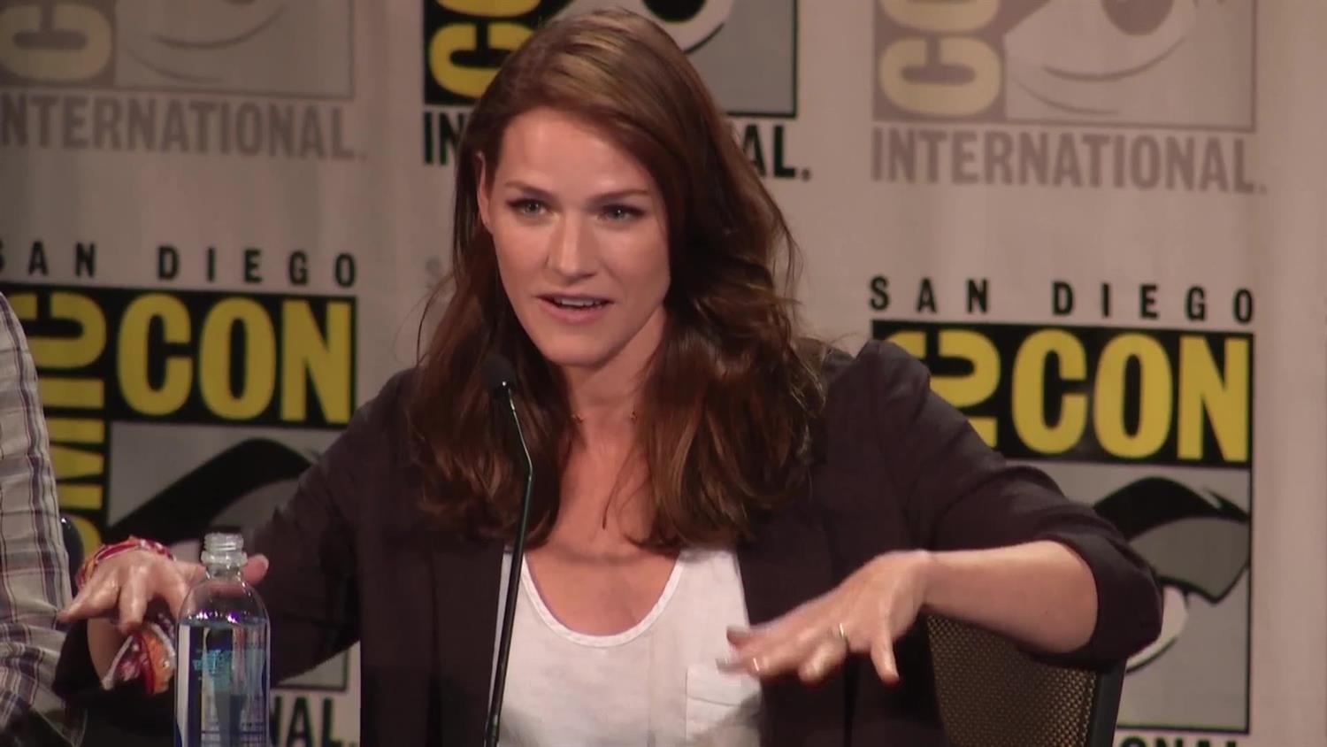 Van Helsing at SDCC 2016: Kelly Overton on playing Vanessa Van Helsing at SDCC 2016: Kelly Overton on playing Vanessa