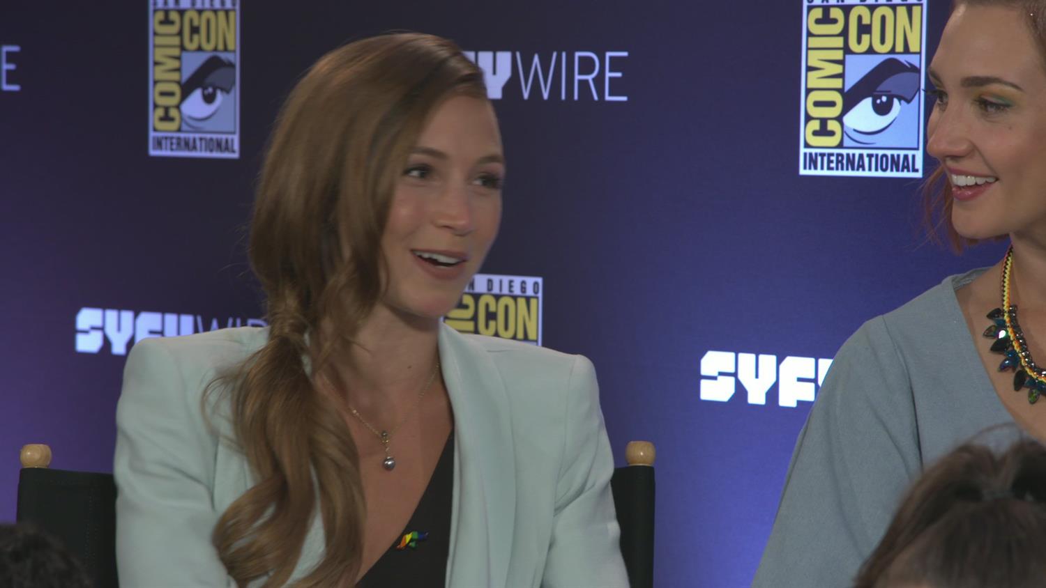 Wynonna Earp's Nicole and Waverly on #WayHaught Wynonna Earp's Nicole and Waverly on #WayHaught