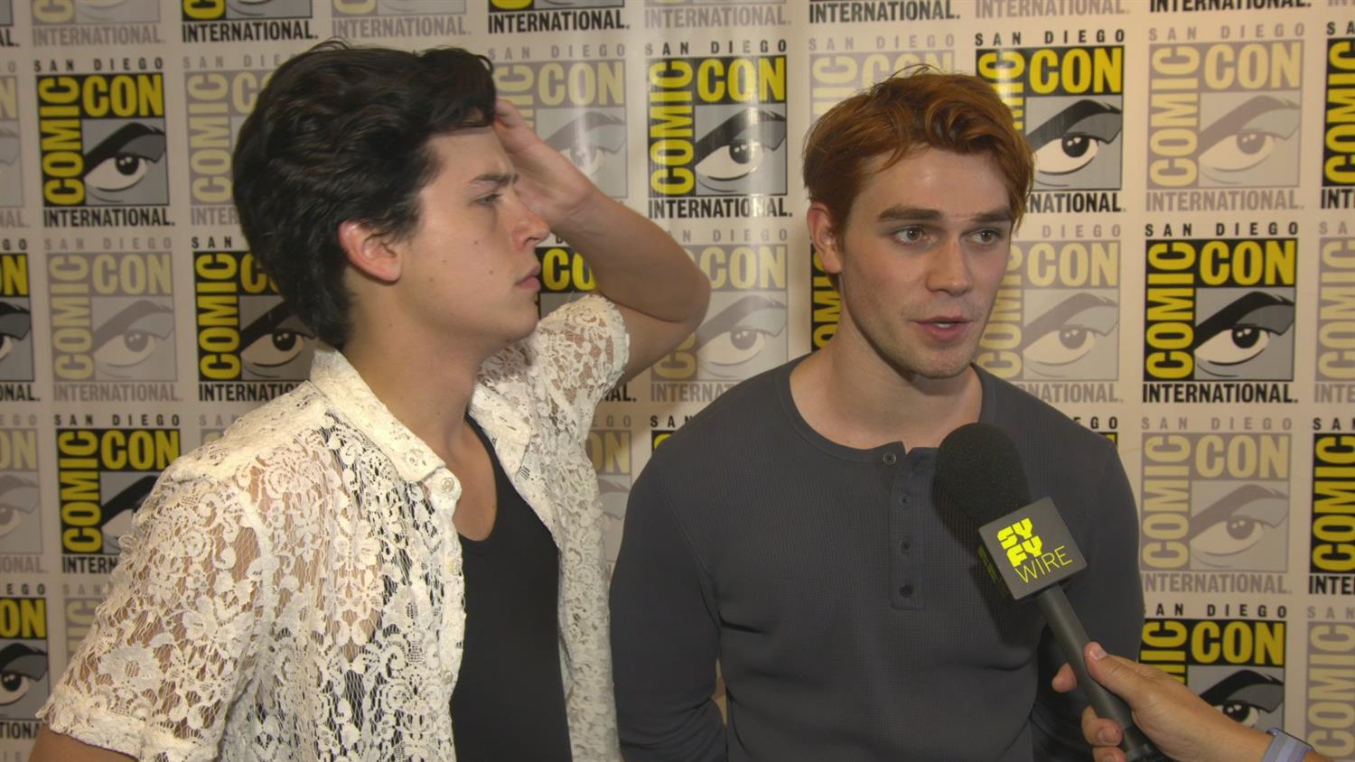 Riverdale Cast Previews Season 2, New Relationships Riverdale Cast Previews Season 2, New Relationships